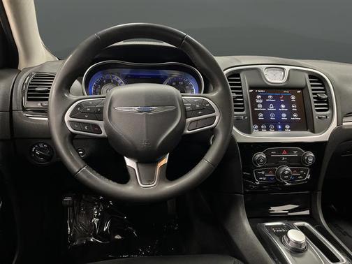 2023 Chrysler 300 Touring