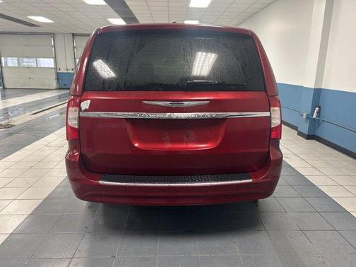 2016 Chrysler Town & Country Touring
