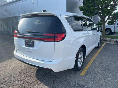 Bright White Clearcoat 2023 Chrysler Pacifica Touring L