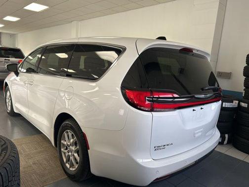Bright White Clearcoat 2023 Chrysler Pacifica Touring L