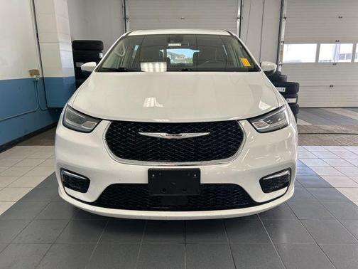 Bright White Clearcoat 2023 Chrysler Pacifica Touring L