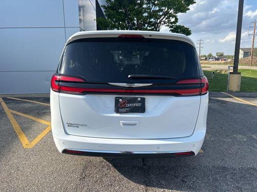 Bright White Clearcoat 2023 Chrysler Pacifica Touring L