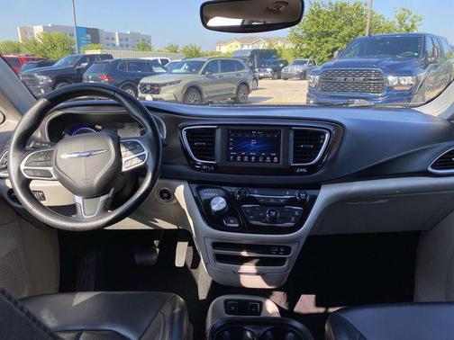 2020 Chrysler Voyager LXI