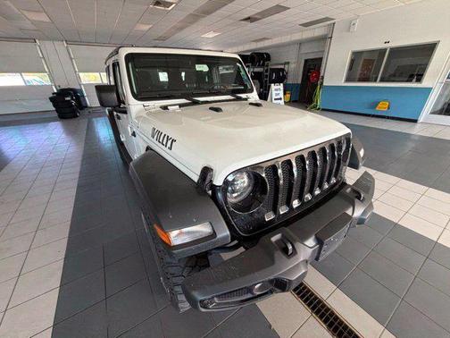 Bright White Clearcoat 2023 Jeep Wrangler Willys