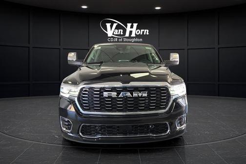 Diamond Black Crystal Pearlcoat 2026 RAM 1500 ST