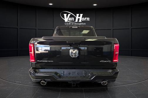 Diamond Black Crystal Pearlcoat 2026 RAM 1500 ST