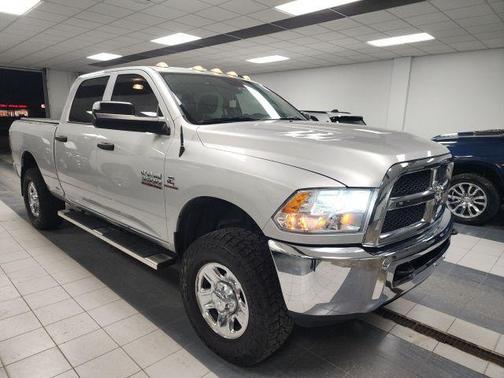 2017 RAM 3500 Tradesman Crew Cab 4x4 6'4' Box
