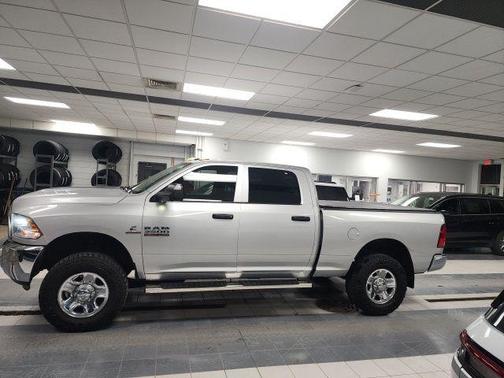 2017 RAM 3500 Tradesman Crew Cab 4x4 6'4' Box