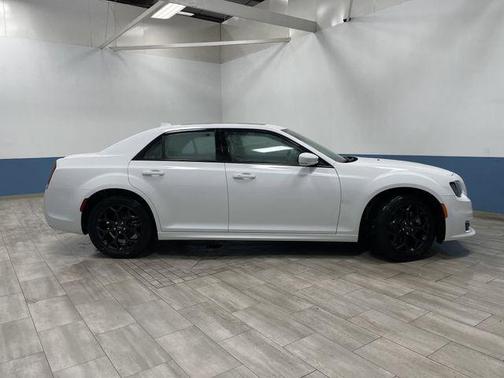 2023 Chrysler 300 Touring