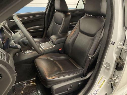 2023 Chrysler 300 Touring