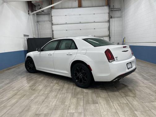 2023 Chrysler 300 Touring