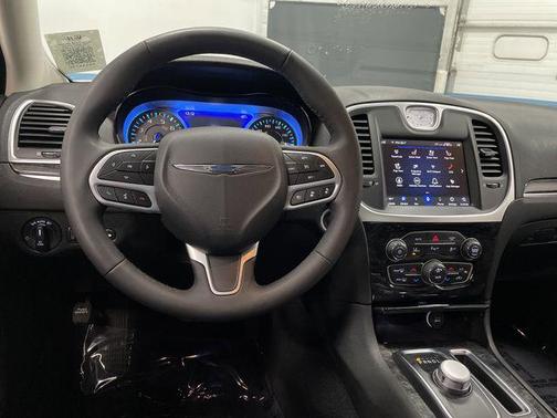 2023 Chrysler 300 Touring