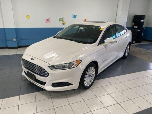 White Platinum Clearcoat Metallic 2014 Ford Fusion Hybrid SE