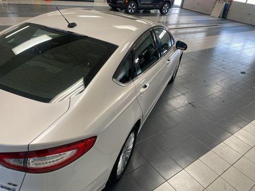 White Platinum Clearcoat Metallic 2014 Ford Fusion Hybrid SE