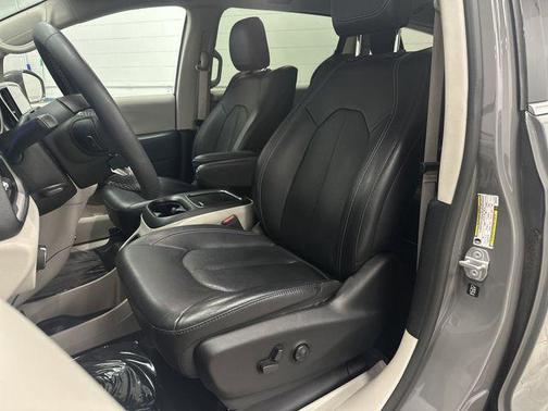 2022 Chrysler Pacifica Hybrid Touring L