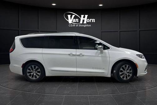 2024 Chrysler Pacifica L