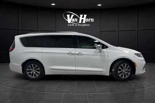 2024 Chrysler Pacifica L