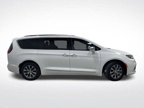 2024 Chrysler Pacifica L