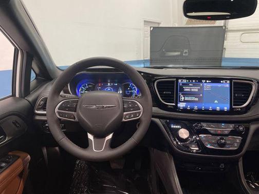 2024 Chrysler Pacifica L