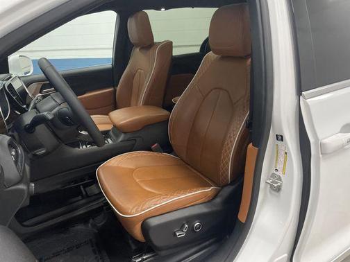 2024 Chrysler Pacifica L