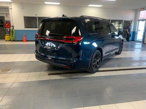 Fathom Blue Pearlcoat 2023 Chrysler Pacifica Touring L