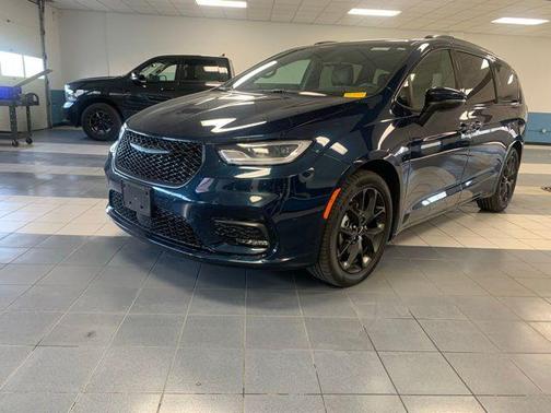 Fathom Blue Pearlcoat 2023 Chrysler Pacifica Touring L