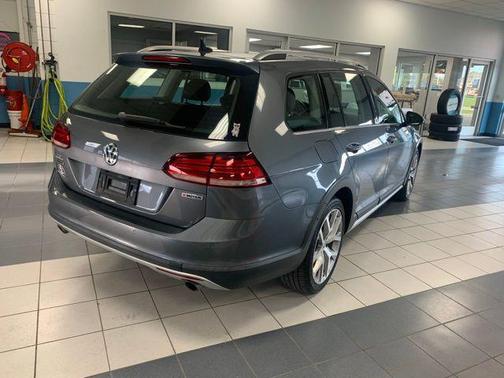 2019 Volkswagen Golf Alltrack TSI S