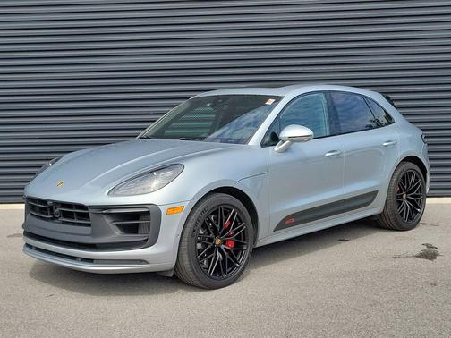 Dolomite Silver Metallic 2022 Porsche Macan