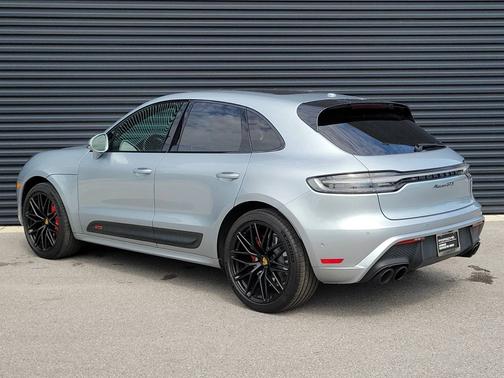 Dolomite Silver Metallic 2022 Porsche Macan