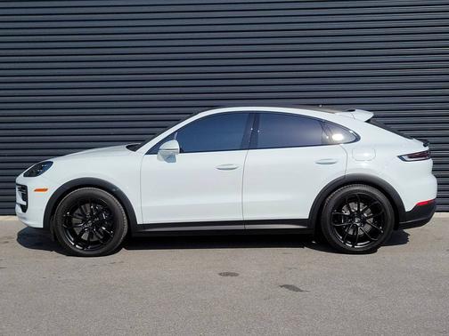 Carrara White Metallic 2025 Porsche Cayenne