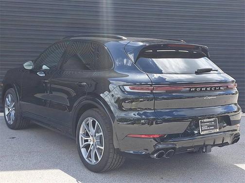 Chromite Black Metallic 2025 Porsche Cayenne