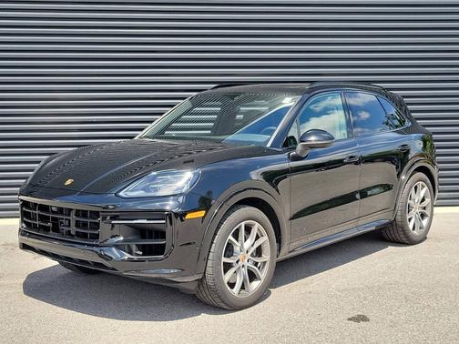 Chromite Black Metallic 2025 Porsche Cayenne