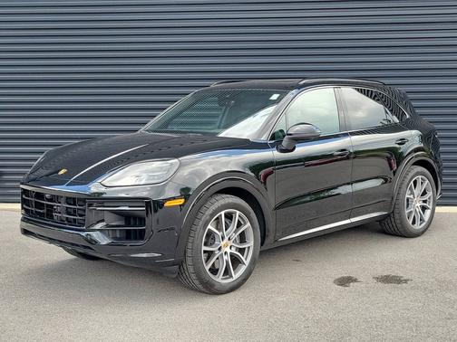 Chromite Black Metallic 2025 Porsche Cayenne