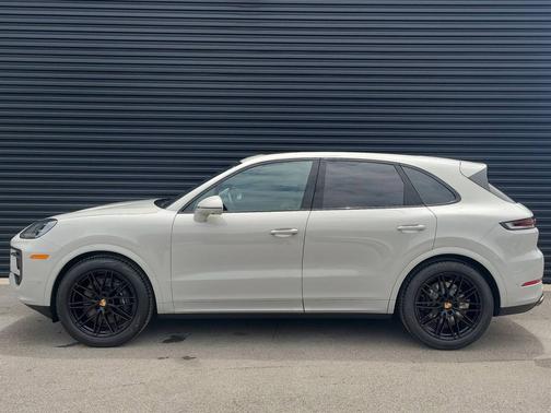Chalk 2025 Porsche Cayenne