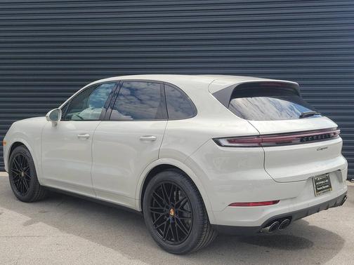 Chalk 2025 Porsche Cayenne