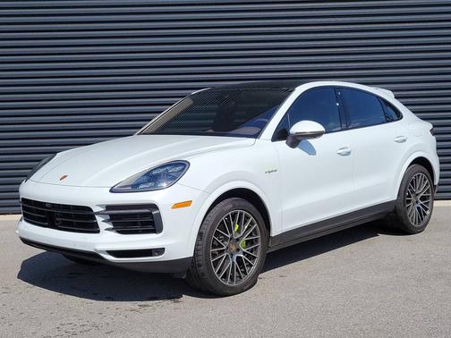 Carrara White Metallic 2022 Porsche Cayenne