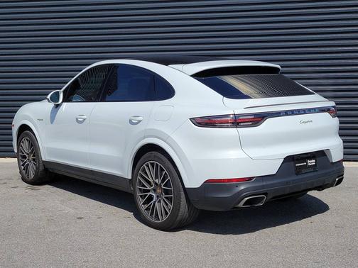 Carrara White Metallic 2022 Porsche Cayenne