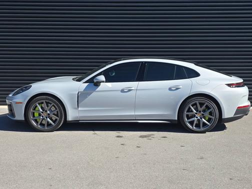 2025 Porsche Panamera 