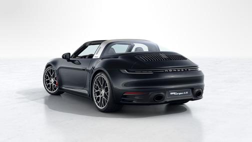 Jet Black Metallic 2022 Porsche 911