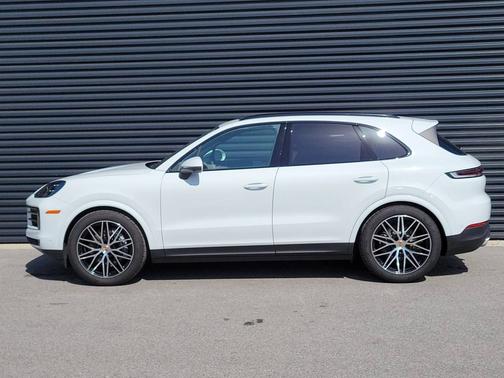 Carrara White Metallic 2025 Porsche Cayenne