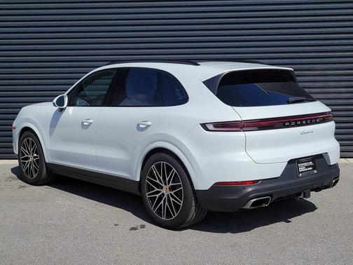 Carrara White Metallic 2025 Porsche Cayenne