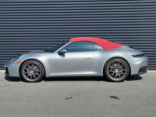 GT Silver Metallic 2025 Porsche 911