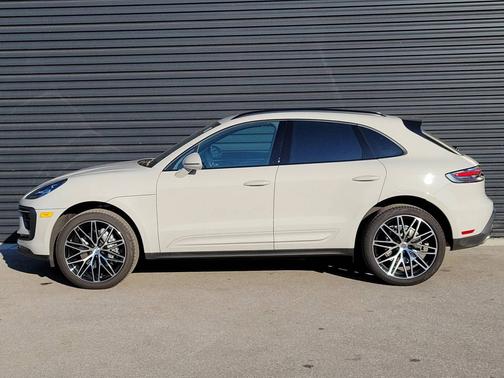 2025 Porsche Macan 