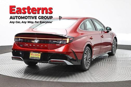 Ultimate red 2025 Hyundai SONATA Hybrid SE