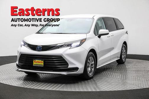 2024 Toyota Sienna LE