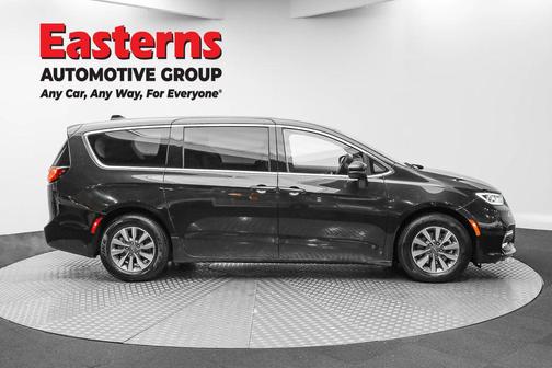 2023 Chrysler Pacifica Hybrid Touring L