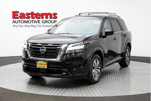 2023 Nissan Pathfinder SL 4WD