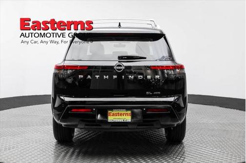2023 Nissan Pathfinder SL 4WD