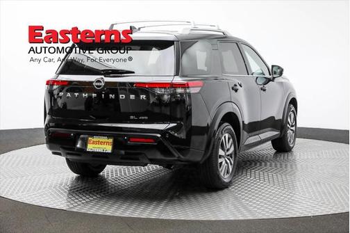 2023 Nissan Pathfinder SL 4WD