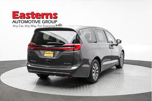 2023 Chrysler Pacifica Hybrid Touring L